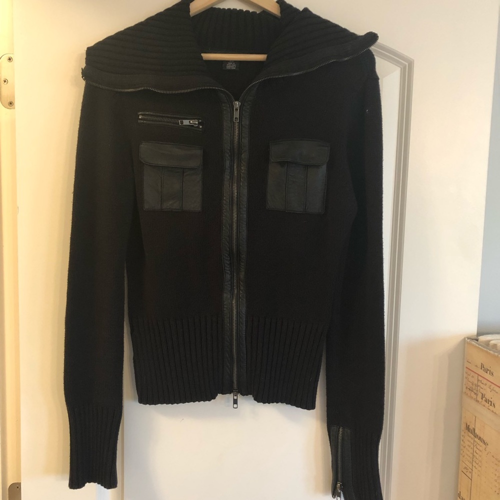 Guess Sweater - Picture 2 of 7